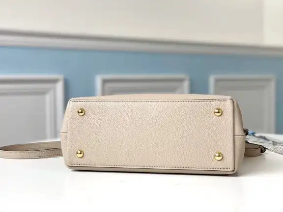 First bag ru VUITTON EVER LOCKME MM BB LOUIS 0620